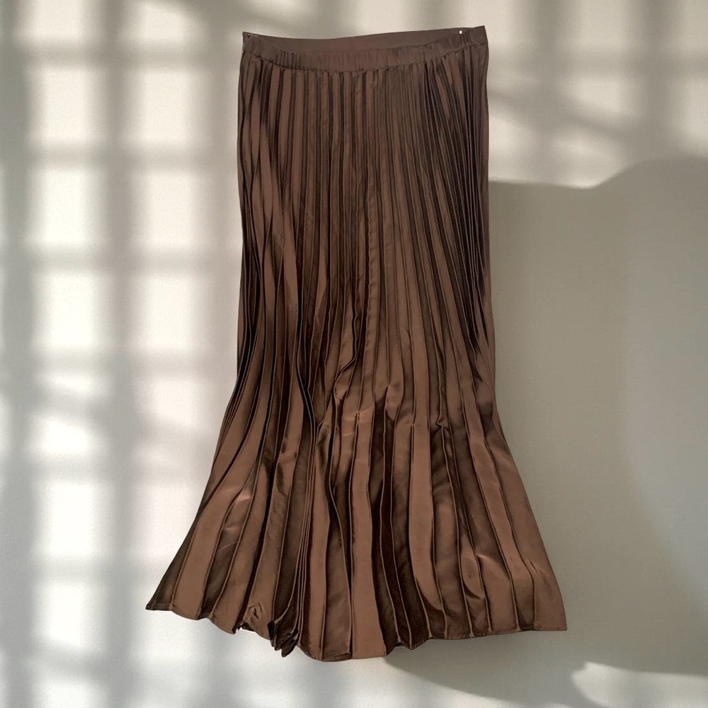 Truth by Republic Teddy Bear Brown Satin Pleated Skirt M